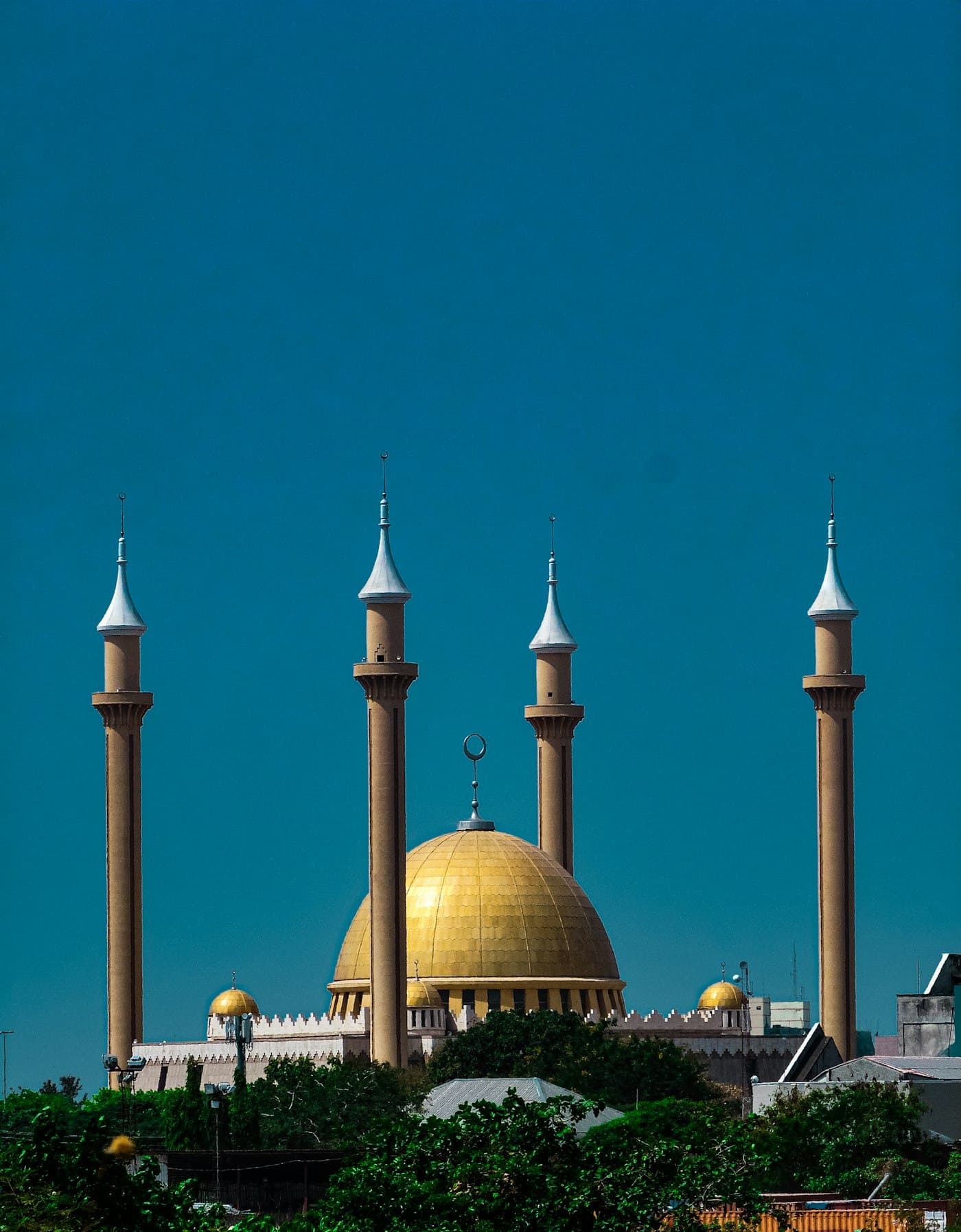The National Mosque in Abuja against a clear sky